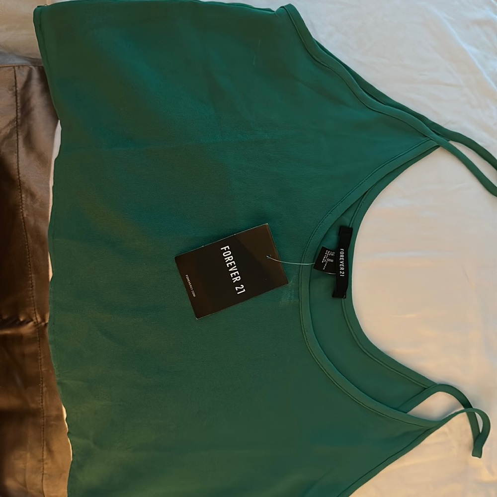 Woven cute green top!